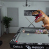 Динозавр показывает трюки на пуле